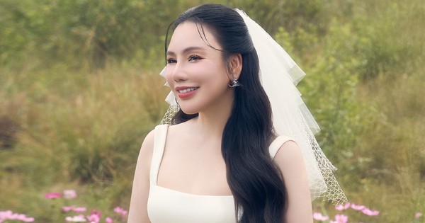 Đ&agrave;n em tiết lộ t&iacute;nh c&aacute;ch của Hồ Quỳnh Hương khi l&agrave;m việc chung