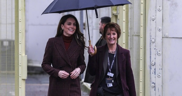 H&igrave;nh ảnh t&igrave;nh tứ hiếm hoi của vợ chồng C&ocirc;ng nương Kate