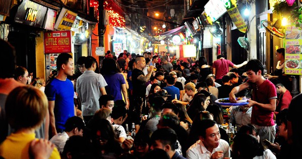 'Thức giấc' c&ugrave;ng kinh tế đ&ecirc;m: Mỏ v&agrave;ng của du lịch