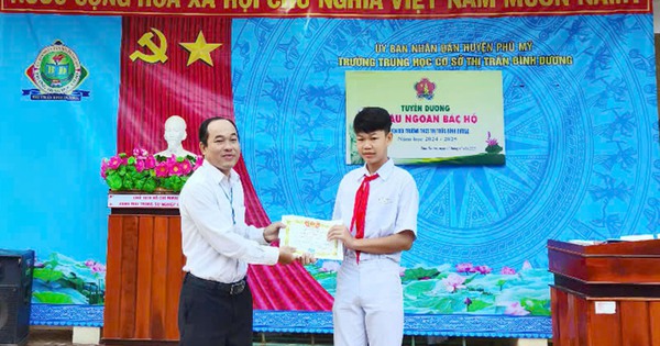 Nhặt được 207 tờ v&eacute; số, 2 học sinh t&igrave;m trả lại cho người b&aacute;n số dạo