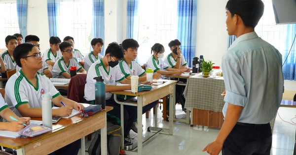 Gi&aacute;o vi&ecirc;n 'sốt ruột' khi học sinh 12 loay hoay với chuyện dạy th&ecirc;m, học th&ecirc;m