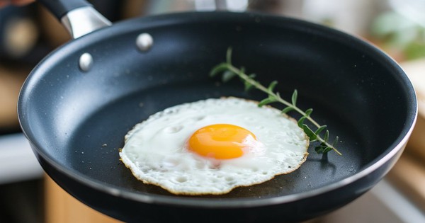 Ng&agrave;y mới với tin tức sức khỏe: Th&ecirc;m tin cực vui với người lớn tuổi ăn trứng