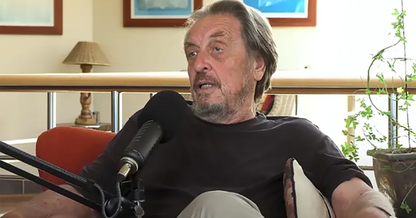 Bố Elon Musk chỉ tr&iacute;ch c&aacute;ch nu&ocirc;i dạy con của vị tỉ ph&uacute;