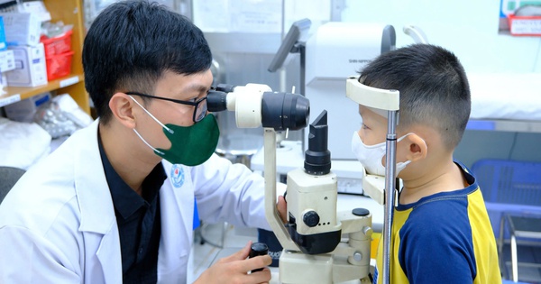 Nguy cơ b&ugrave;ng ph&aacute;t dịch bệnh đau mắt đỏ tại TP.HCM