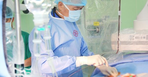 Đi kh&aacute;m v&igrave; thỉnh thoảng đau ngực, ph&aacute;t hiện mạch m&aacute;u tim hẹp đến 99%