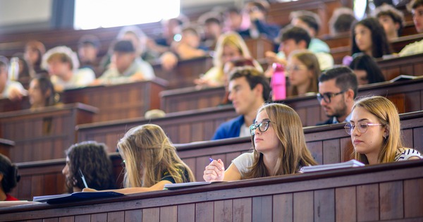 Hơn ng&agrave;n suất du học ch&acirc;u &Acirc;u miễn ph&iacute;, nhận th&ecirc;m trợ cấp cho người Việt