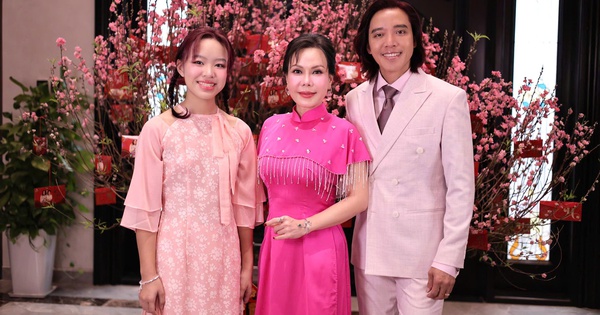 Vợ chồng Việt Hương - Ho&agrave;i Phương đ&oacute;n tết trong căn biệt thự &lsquo;khủng&rsquo;