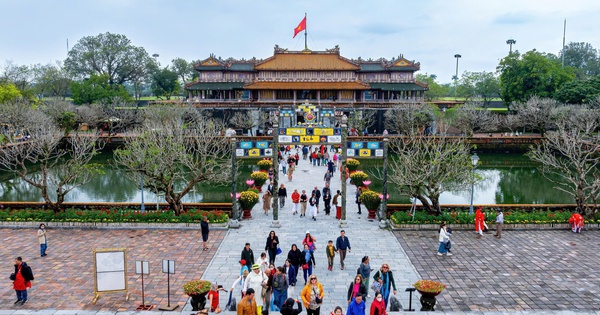 Cố đ&ocirc; Huế thu h&uacute;t kh&aacute;ch du xu&acirc;n