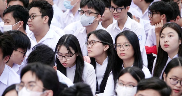 Học th&ecirc;m k&iacute;n m&iacute;t, học sinh lớp 12 vẫn đầy &aacute;p lực