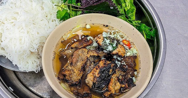 9 qu&aacute;n b&uacute;n phở 'kh&ocirc;ng thể bỏ qua' ở H&agrave; Nội trong danh s&aacute;ch Michelin