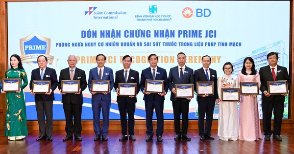 Bệnh viện ĐH Y Dược TP.HCM đ&oacute;n nhận chứng nhận JCI cho chương tr&igrave;nh PRIME