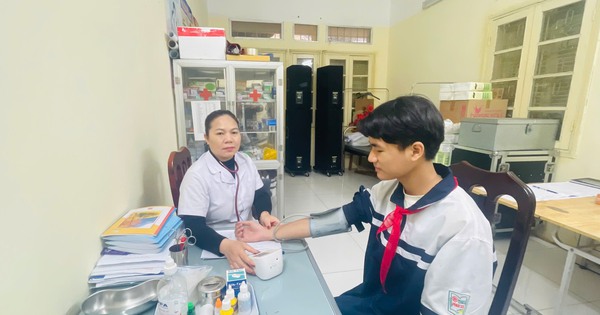 Ng&agrave;y 27.2: X&uacute;c động những b&agrave;i viết về nh&acirc;n vi&ecirc;n y tế trường học