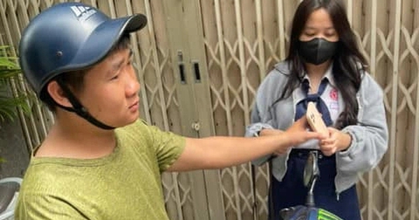 TP.HCM: Sau c&acirc;u n&oacute;i 'đi đ&acirc;u l&ecirc;n anh chở', t&ecirc;n cướp giật điện thoại của c&ocirc; g&aacute;i tẩu tho&aacute;t