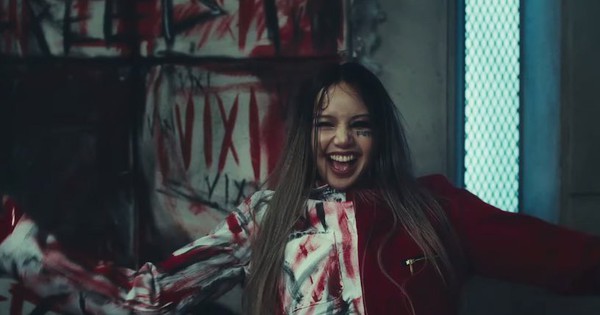 Lisa (BlackPink) &#039;h&oacute;a đi&ecirc;n&#039; trước thềm trao giải Oscar