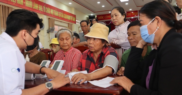 Kh&aacute;m chữa bệnh, tư vấn sức khỏe miễn ph&iacute; cho gần 200 người d&acirc;n B&igrave;nh Phước