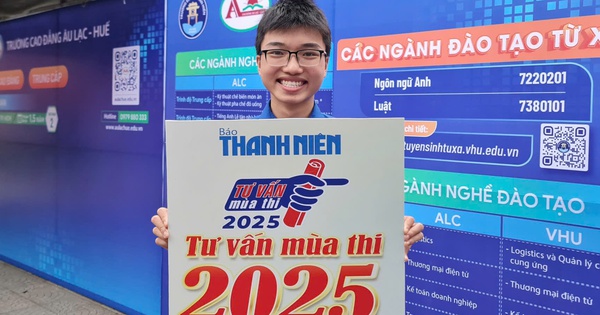 Nam sinh xứ Huế 'chạm' gần hơn ước mơ kho&aacute;c &aacute;o blouse trắng