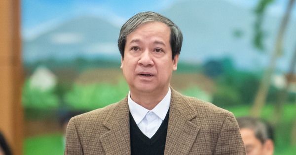 Bộ trưởng GD-ĐT: 'Giao ng&agrave;nh gi&aacute;o dục quản l&yacute; gi&aacute;o vi&ecirc;n như qu&acirc;n đội, em l&agrave;m tốt'