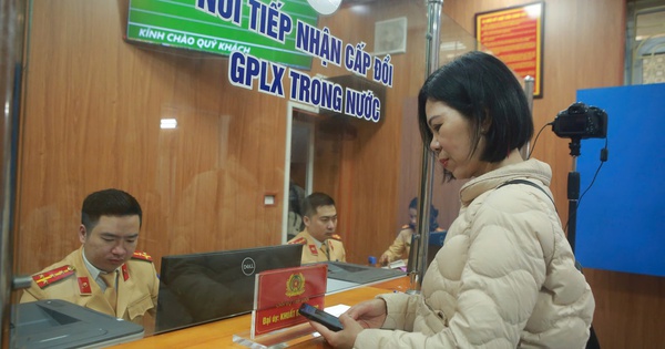 Thay đổi g&igrave; khi CSGT cấp, đổi giấy ph&eacute;p l&aacute;i xe?