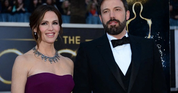 Bạn trai Jennifer Garner ra tối hậu thư sau khi Ben Affleck 'vượt qu&aacute; ranh giới'