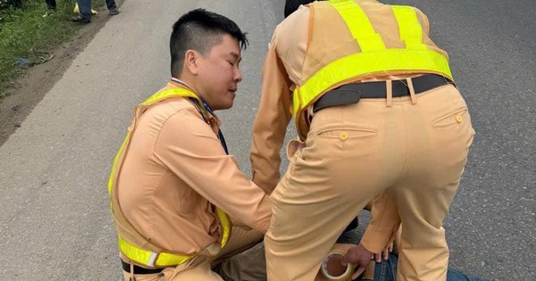 CSGT chặn bắt xe m&aacute;y chạy qu&aacute; tốc độ, ph&aacute;t hiện ra xe mất trộm