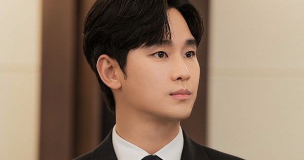 Kim Soo Hyun lao đao khi bị 'khui' th&ecirc;m nhiều th&ocirc;ng tin g&acirc;y sốc