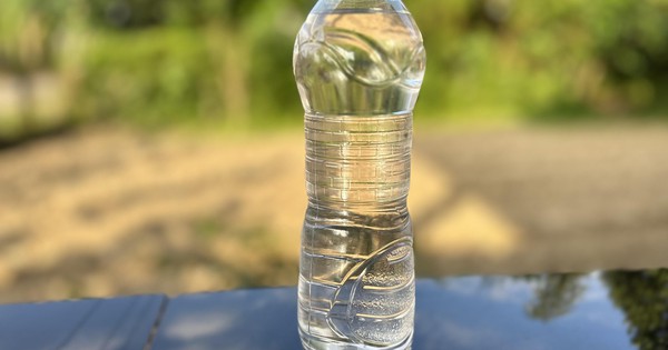 Nắng n&oacute;ng, uống bao nhi&ecirc;u nước l&agrave; đủ?