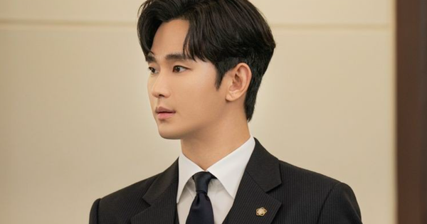 Kim Soo Hyun bị tung ảnh nhạy cảm, y&ecirc;u cầu phải xin lỗi Kim Sae Ron