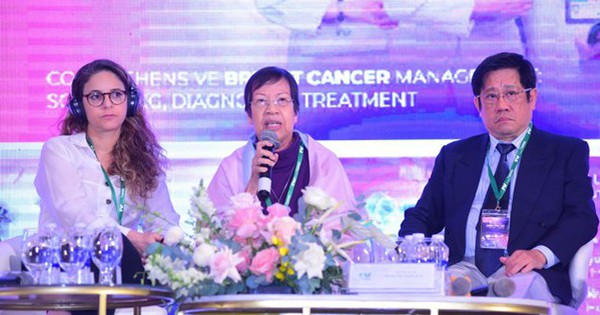 Để điều trị ung thư v&uacute; hiệu quả, cần phối hợp đa m&ocirc; thức, nhiều chuy&ecirc;n khoa