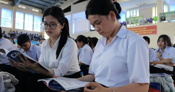 Lời khuy&ecirc;n của người nổi tiếng về tự học