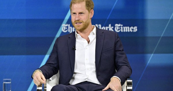 Hồ sơ nhập cư của Ho&agrave;ng tử Harry được tiết lộ