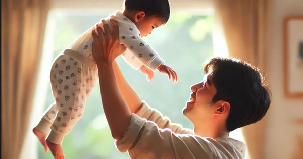 B&eacute; 1 tuổi bị g&atilde;y xương đ&ugrave;i, b&aacute;c sĩ chỉ nguy hiểm khi tung hứng trẻ