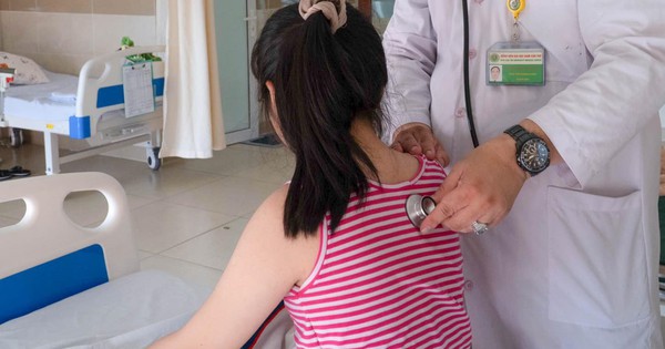 Điều trị kịp thời cho b&eacute; g&aacute;i bị vi&ecirc;m m&agrave;ng n&atilde;o nguy cấp