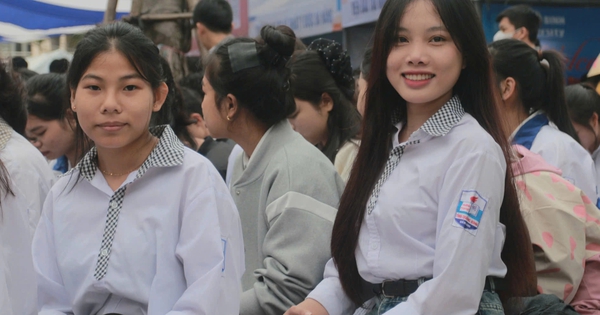 Tư vấn m&ugrave;a thi: Nữ sinh người S&aacute;ch vượt 150 km đi t&igrave;m ng&ocirc;i trường ước mơ