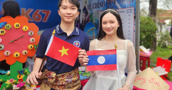 Sinh vi&ecirc;n L&agrave;o trổ t&agrave;i chế biến m&oacute;n đặc sản v&agrave; truyền cảm hứng cho học sinh