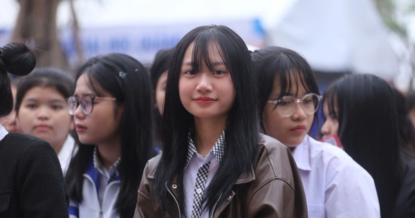 Tư vấn m&ugrave;a thi: Đại diện Bộ GD-ĐT giải đ&aacute;p thắc mắc tuyển sinh năm 2025