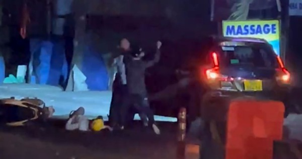 X&aacute;c minh clip đ&aacute;nh người sau va chạm giao th&ocirc;ng ở TP.HCM l&uacute;c rạng s&aacute;ng