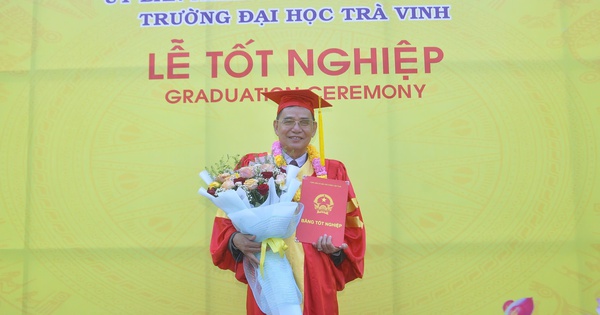 Học tập suốt đời: Cụ &ocirc;ng U.80 lấy bằng tiến sĩ, miệt m&agrave;i dạy học