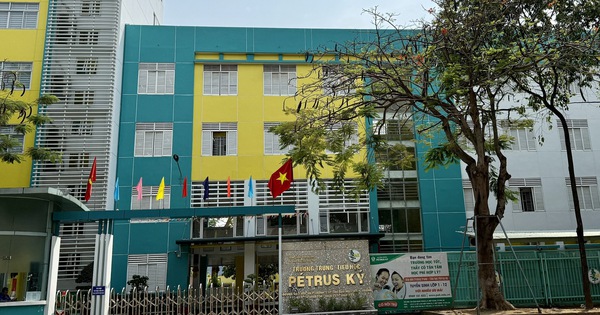 B&igrave;nh Dương: Trường Petrus K&yacute; dừng khảo s&aacute;t th&ocirc;ng tin phụ huynh l&agrave;m vi&ecirc;n chức nh&agrave; nước