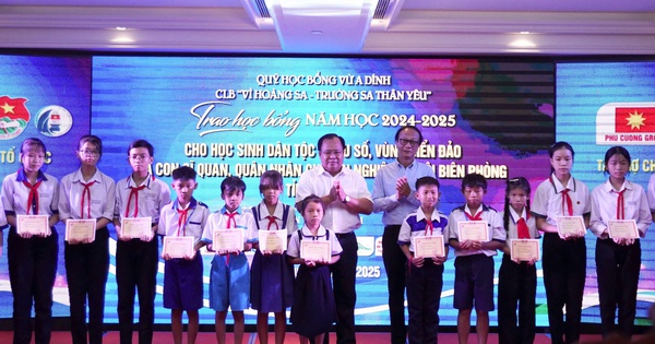 230 suất học bổng Vừ A D&iacute;nh cho học sinh kh&oacute; khăn C&agrave; Mau