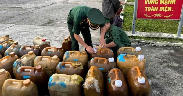 Bi&ecirc;n ph&ograve;ng Quảng Ng&atilde;i tạm giữ 1.000 l&iacute;t dầu vận chuyển tr&aacute;i ph&eacute;p