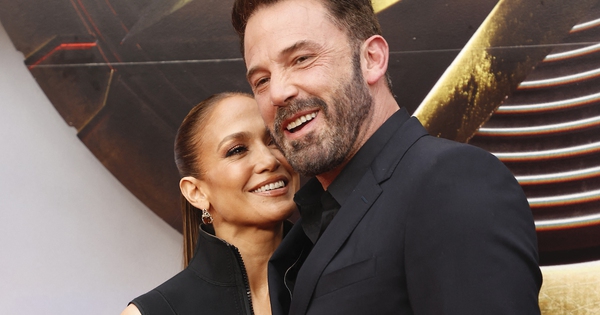 Ben Affleck cảm thấy xấu hổ về chuyện ly h&ocirc;n Jennifer Lopez