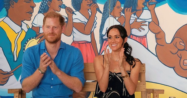 Vợ chồng Ho&agrave;ng tử Harry t&igrave;m c&aacute;ch vượt qua tin đồn ly h&ocirc;n