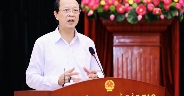 Thứ trưởng Bộ GD-ĐT: Kh&ocirc;ng thỏa hiệp với dạy th&ecirc;m, học th&ecirc;m