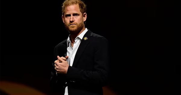 Ho&agrave;ng tử Harry ng&agrave;y c&agrave;ng lệ thuộc vợ, lạc l&otilde;ng v&agrave; xa c&aacute;ch ho&agrave;ng gia