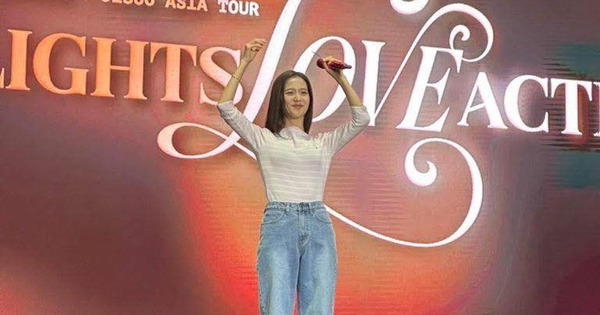Jisoo (BlackPink) trở lại H&agrave; Nội, &lsquo;đốn tim&rsquo; người h&acirc;m mộ với nhan sắc rạng rỡ