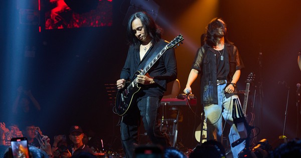 Đ&ecirc;m nhạc 30 năm của Bức Tường 'b&ugrave;ng nổ', Lại Văn S&acirc;m đ&iacute;nh ch&iacute;nh một điều