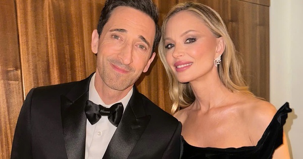 H&agrave;nh động g&acirc;y tranh c&atilde;i của Adrien Brody tr&ecirc;n s&acirc;n khấu Oscar