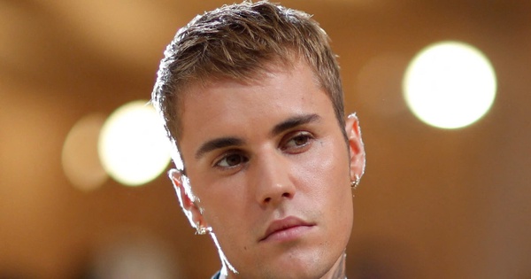 Người h&acirc;m mộ 'ph&aacute;t hoảng' khi Justin Bieber đăng ảnh nghi sử dụng ma t&uacute;y