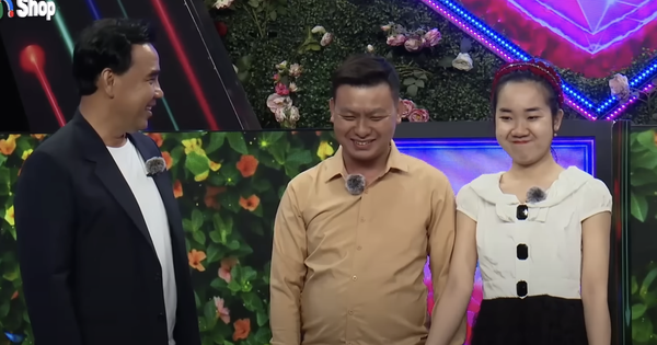 Quyền Linh phấn kh&iacute;ch khi chủ salon t&oacute;c chinh phục được c&ocirc; g&aacute;i k&eacute;m 8 tuổi