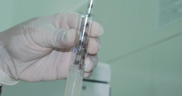 &Aacute;p lực 'đủ thứ' khiến c&aacute;c cặp vợ chồng bị hiếm muộn, v&ocirc; sinh